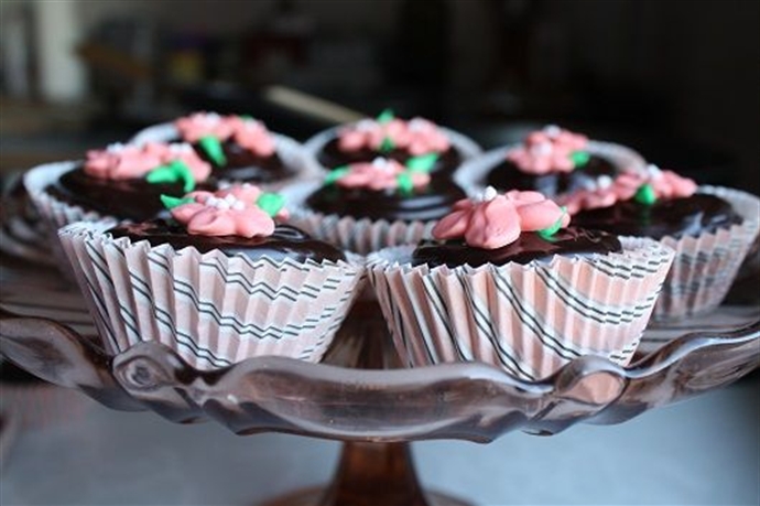Cupcakes cu ciocolata si visine 6